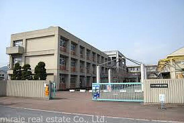 加古川市立西神吉小学校(約1,200m)