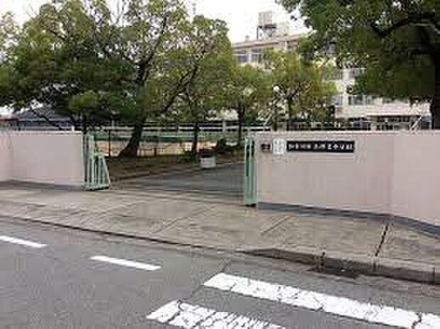 加古川市立神吉中学校(約1,800m)