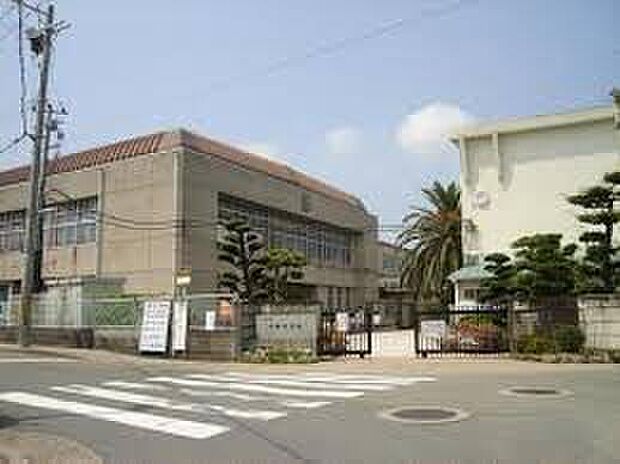 加古川市立中部中学校(約680m)