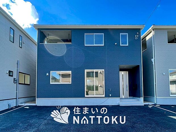 【現地写真（外観）【３号地】】軽くて火災に強い屋根材を採用し、地震時の建物への負担や揺れを軽減しています。