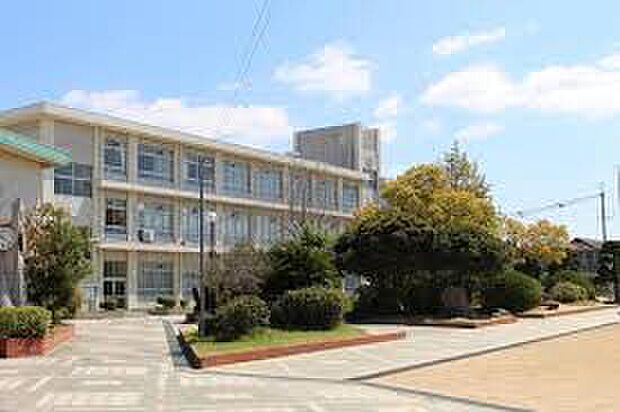 姫路市立灘中学校（約1,900m）