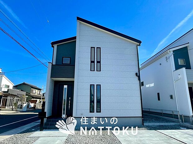 【現地写真（外観）【１号地】】雨で汚れを落とし、耐久性・耐候性に優れた外壁を使用しています。