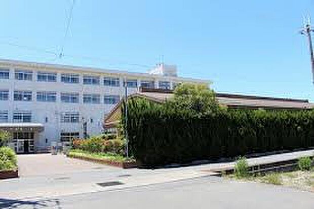 姫路市立朝日中学校(約1,700m)