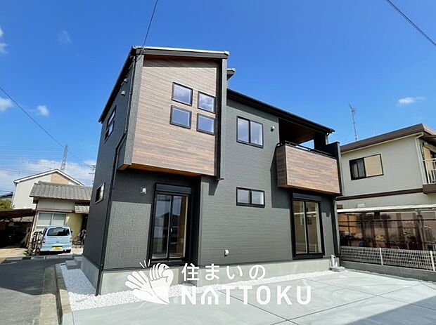 【現地写真(外観)】雨で汚れを落とし、耐久性・耐候性に優れた外壁を使用しています。