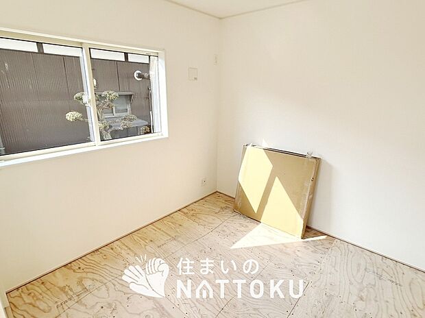 【現地写真(和室)】大壁仕様の新和室。くつろぎの空間です。