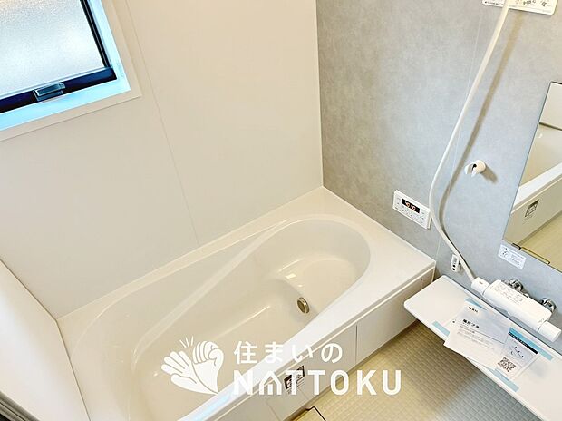 【現地写真(浴室)】浴室暖房乾燥機付き。1坪タイプで広々です。