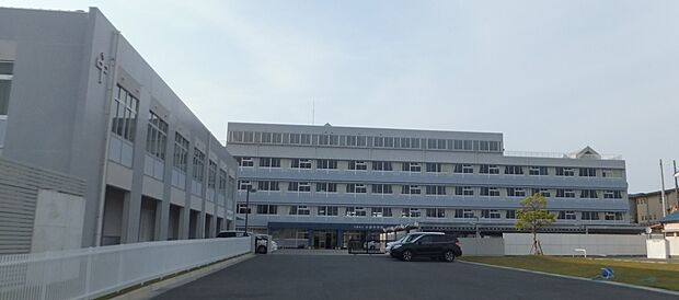 小野市立小野中学校(約1,600m)