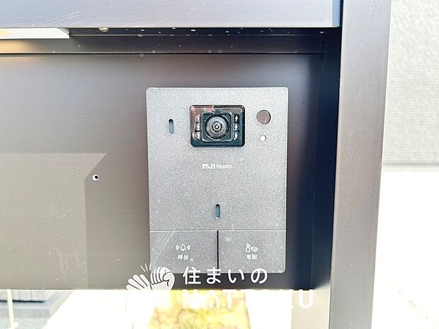 【カラーテレビドアホン】くっきり見やすいカラーモニターです。
夜でも来客者が見やすいLED照明付きです。