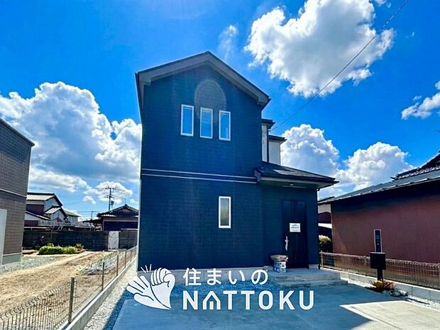 【現地写真(外観)】雨で汚れを落とし、耐久性・耐候性に優れた外壁を使用しています。