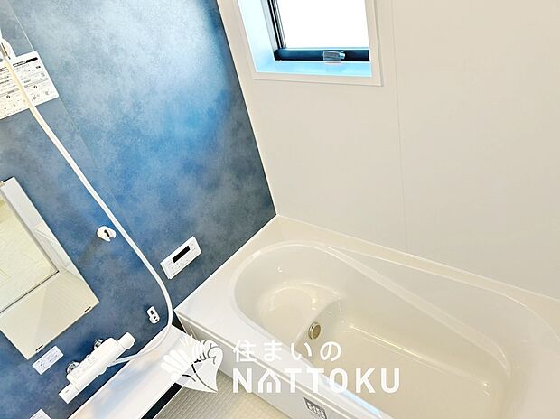 【現地写真(浴室)】浴室暖房乾燥機付き。1坪タイプで広々です。