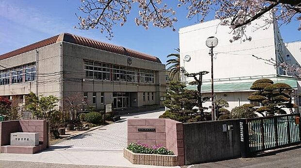 加古川市立中部中学校(約960m)