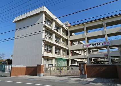 明石市立二見中学校 1300ｍ(徒歩17分)