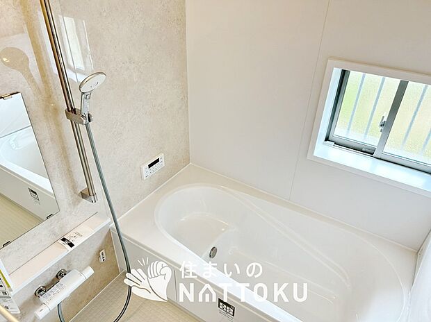 【現地写真(浴室)】浴室暖房乾燥機付き。1坪タイプで広々です。