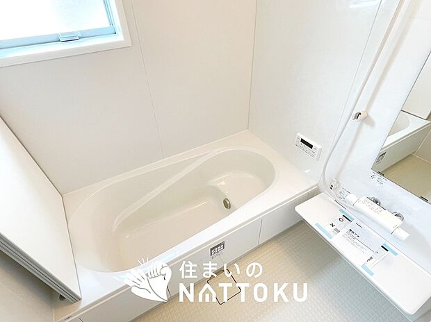 【現地写真（浴室）】浴室暖房乾燥機付き。１坪タイプで広々です。