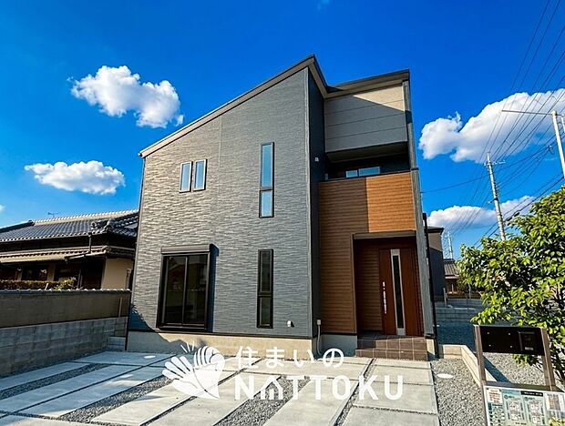 【現地写真（外観）【１号地】】軽くて火災に強い屋根材を採用し、地震時の建物への負担や揺れを軽減しています。