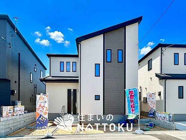 【現地写真(外観)【B号地】】軽くて火災に強い屋根材を採用し、地震時の建物への負担や揺れを軽減しています。