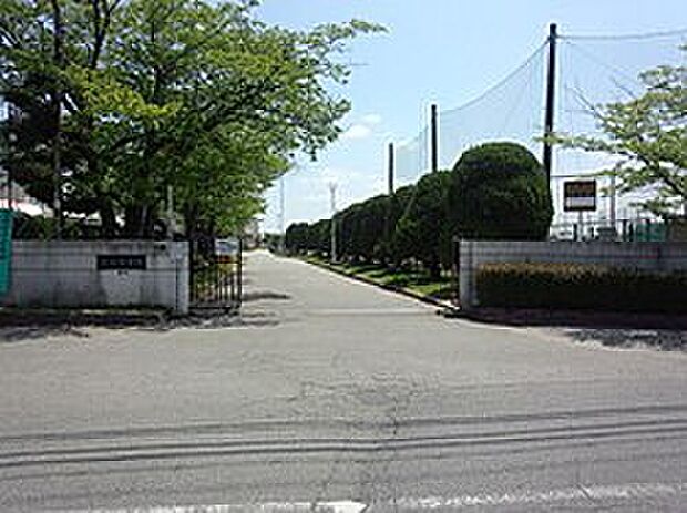 加古川市立山手中学校(約1,900m)