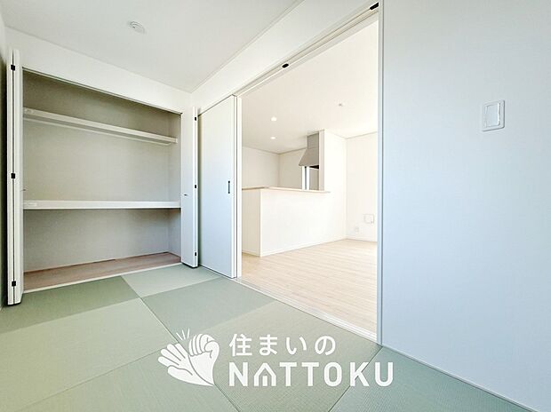 【現地写真（和室）】大壁仕様の新和室。くつろぎの空間です。