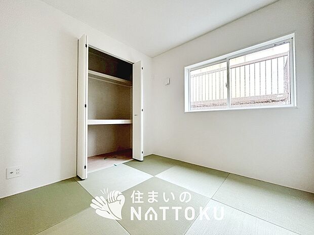 【現地写真（和室）】大壁仕様の新和室。くつろぎの空間です。