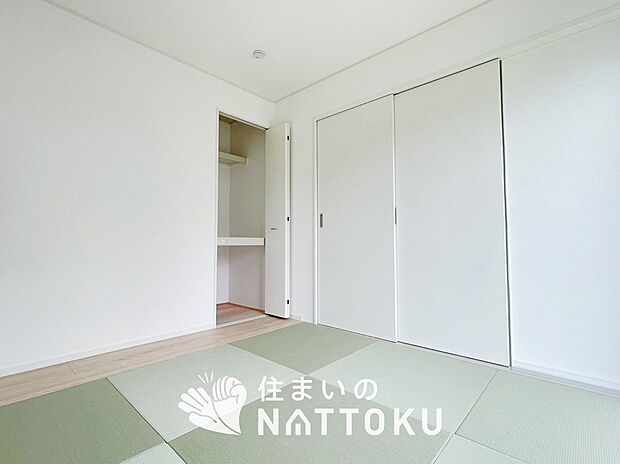 【現地写真（和室）】大壁仕様の新和室。くつろぎの空間です。