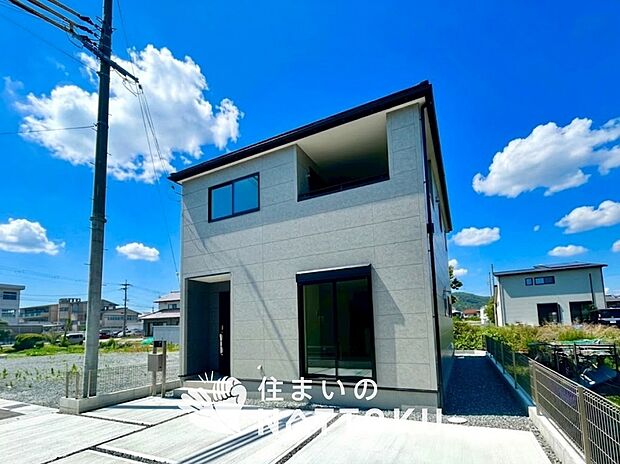 【現地写真（外観）【１号地】】雨で汚れを落とし、耐久性・耐候性に優れた外壁を使用しています。