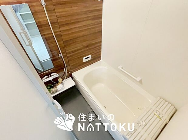 【現地写真（浴室）】浴室暖房乾燥機付き。１坪タイプで広々です。