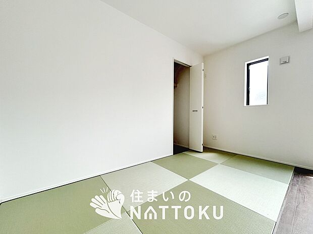 【現地写真(和室)】大壁仕様の新和室。くつろぎの空間です。