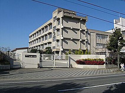姫路市立広畑小学校 370ｍ(徒歩5分)