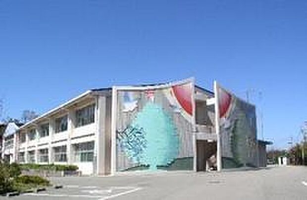 三木市立緑が丘小学校(約1,100m)