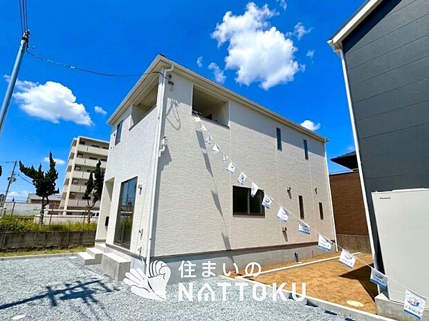 【現地写真(外観)【1号地】】雨で汚れを落とし、耐久性・耐候性に優れた外壁を使用しています。