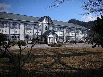 西脇市立西脇小学校 620ｍ(徒歩8分)
