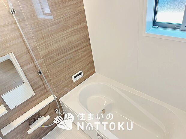 【現地写真(浴室)】浴室暖房乾燥機付き。1坪タイプで広々です。