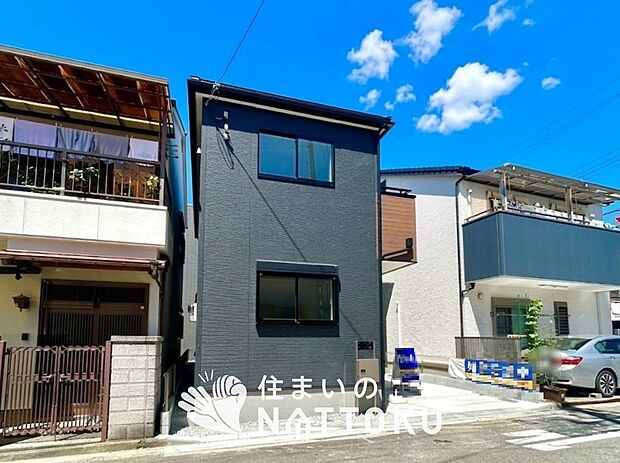 【現地写真(外観)】雨で汚れを落とし、耐久性・耐候性に優れた外壁を使用しています。