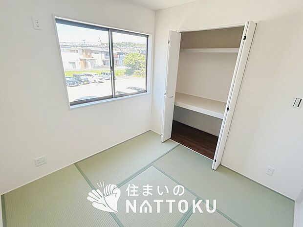 【現地写真（和室）】大壁仕様の新和室。くつろぎの空間です。