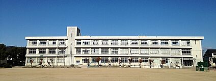 姫路市立八幡小学校 750ｍ(徒歩10分)