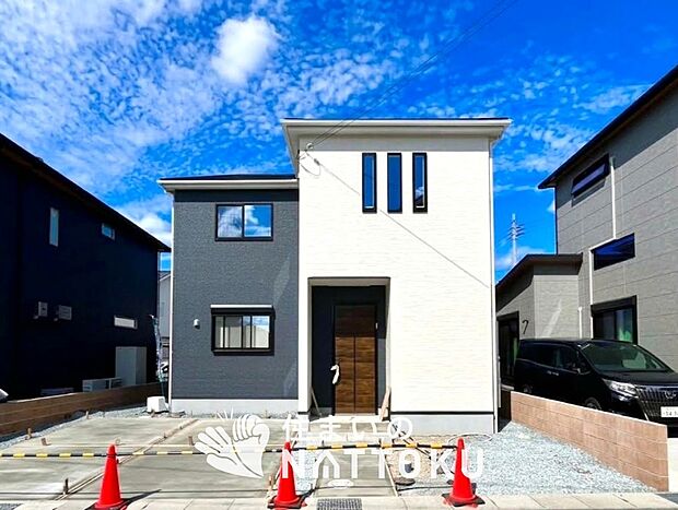 【現地写真(外観)【1号地】】軽くて火災に強い屋根材を採用し、地震時の建物への負担や揺れを軽減しています。