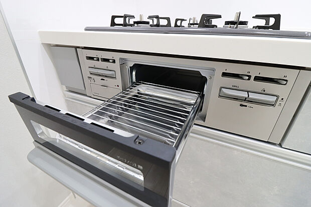 【【グリル】】■フライパンで焼くことの多い肉料理を代わりにグリルを使えば、油をひく必要もなく、余分な脂も落として焼けるため、フライパンを使った時よりも多く油脂分をカットできます!