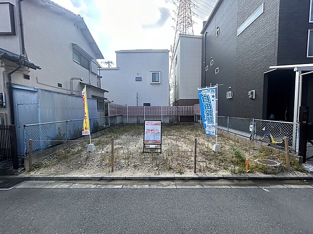 【【現地写真】】【お子さま連れも安心!】
当店にはキッズスペースも完備しておりますので、お子さま連れでも安心してご来店いただけます♪現地への送迎サービスも実施中。現地(2025年11月)撮影