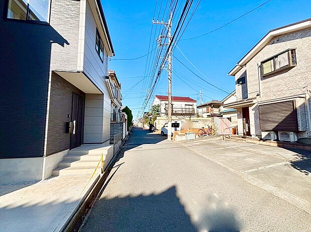 前面道路含む外観