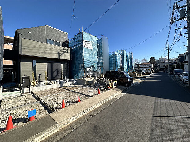 前面道路含む外観