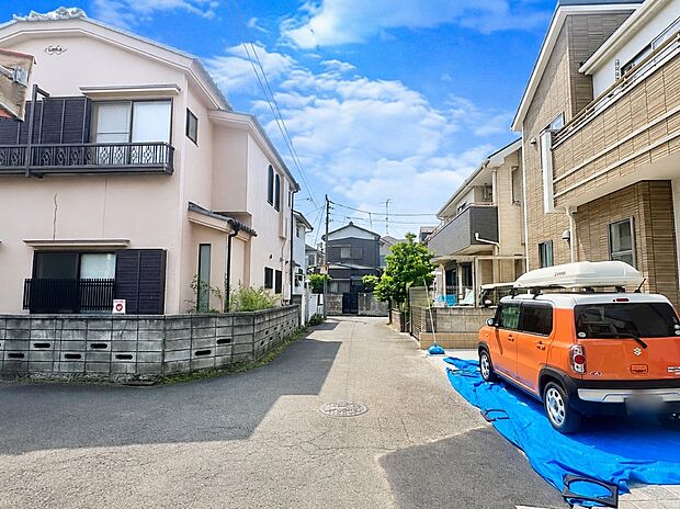 前面道路含む外観
