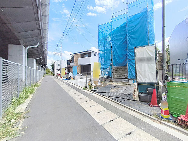 【前面道路含む現地写真】子育てにも嬉しい、緑豊かな自然が広がる閑静な住宅地です。この機会に是非現地をご覧ください。