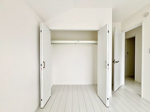 【収納】各居室には十分な収納スペースを確保。お部屋全体を広々と使うことができます。