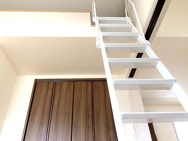 【【ロフト】（C号棟）】様々な用途にお使いいただけるロフト。季節物の収納や備蓄物の保管場所、ちょっとした趣味の部屋等にもお使いいただけますね