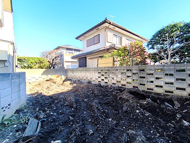 【現地写真】建物完成は4月を予定しています。