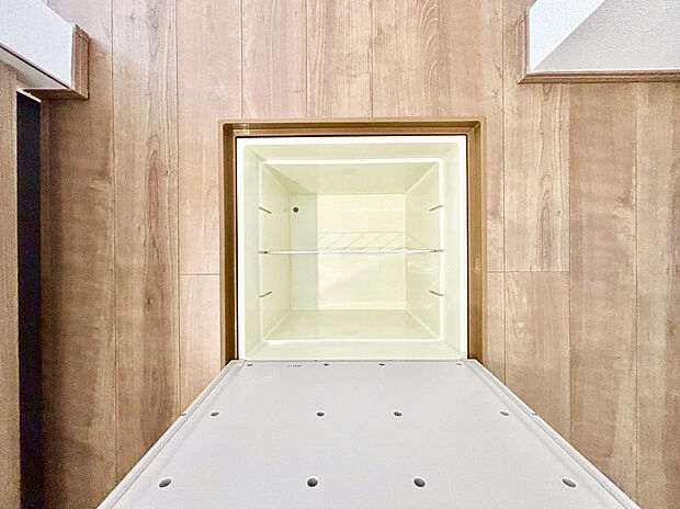 【床下収納】キッチンには床下収納つき。キッチンスペースはいつでもスッキリです。