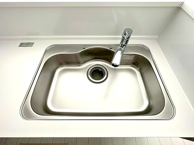 【浄水器】浄水器付きでいつでもおいしい水をいつでも手軽に使えます。飲み水やお料理にも安心ですね！
