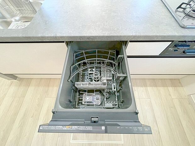 【【食洗機】】手洗いよりも経済的で家計に優しい「ビルトイン食洗機」が標準装備なのはママの強い味方ですね。