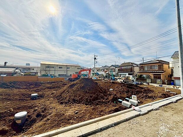 【現地外観】南向きの住宅は日当たりも良好。晴れの日はバルコニーでたっぷりと洗濯物を干すことができ家事もはかどりますよ。