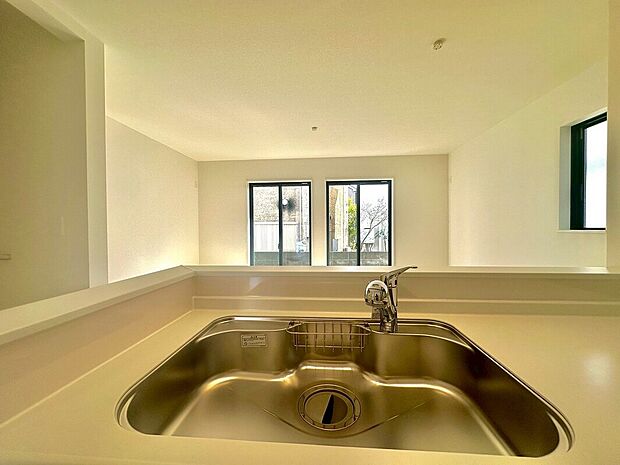 【【浄水器】】浄水器をスリムに内蔵したハンドシャワー式の水栓金具です。いつでもおいしい水をいつでも手軽に使えます